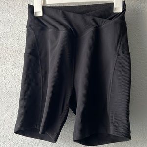Black cross waist ribbed biker shorts